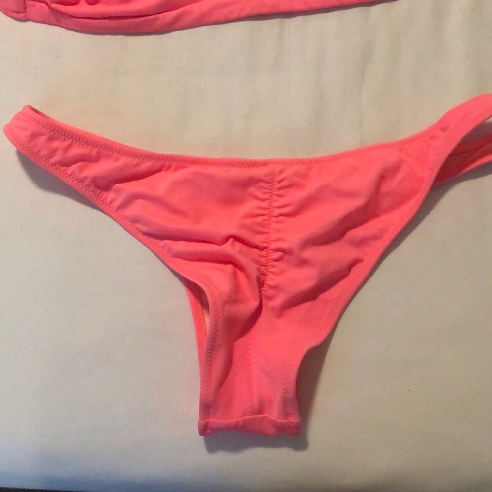 Victoria Secret bikini - Picture 3 of 7